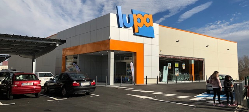 Fachada de uno de nuestros supermercados.
