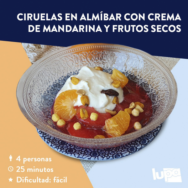 Ciruelas en almíbar con crema de mandarina y frutos secos